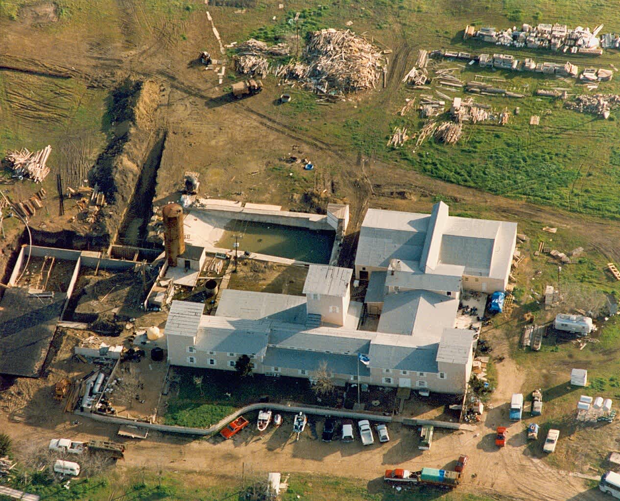 Mount Carmel Center másik nézetből - a közösség épületei
