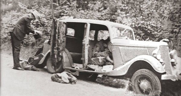 Bonnie és Clyde halála - a véres vég csaták után