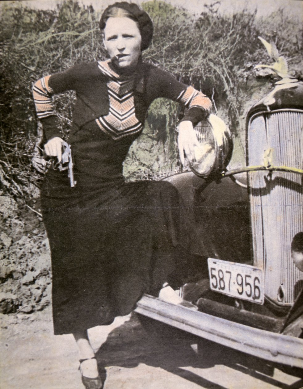 Bonnie Parker pisztollyal pózol - a romntikus bűnöző imago