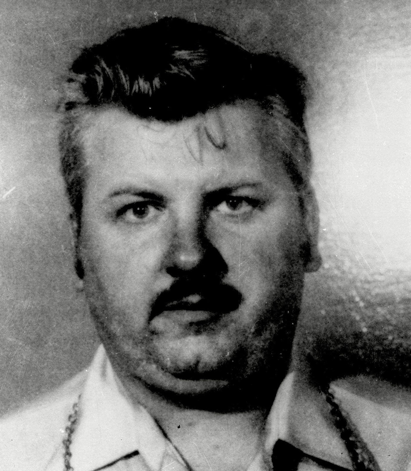 John Wayne Gacy rendőrségi fotója 1978-ból, letartóztatása után a chicagói sorozatgyilkos ügy során